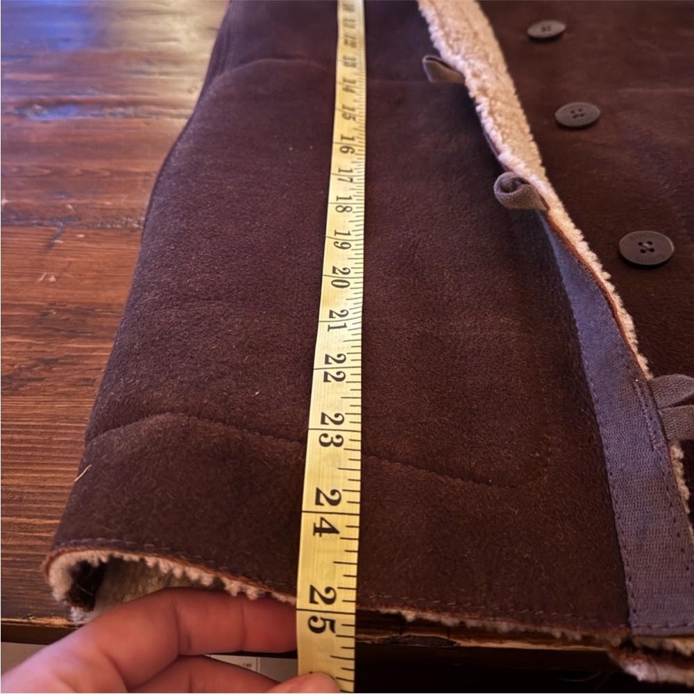 NWT Timberland Chocolate and Tan Shearling Vest - Picture 5 of 7
